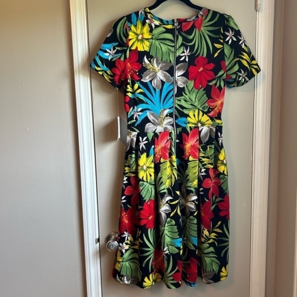 New LuLaRoe Black With Tropical Lily Flowers Amelia Fit Flare Skater Dress Sz M - Picture 6 of 17